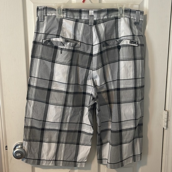Men’s shorts - Picture 2 of 2